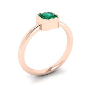 Stylish Square Emerald Ring in 18K Rose Gold - Photo 3