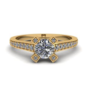 Designer Ring with Round Diamond and Pave in 18K Yellow gold