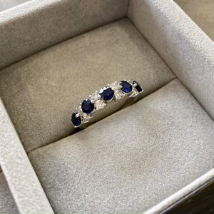 Contemporary garland ring with sapphires and diamonds - Photo 4